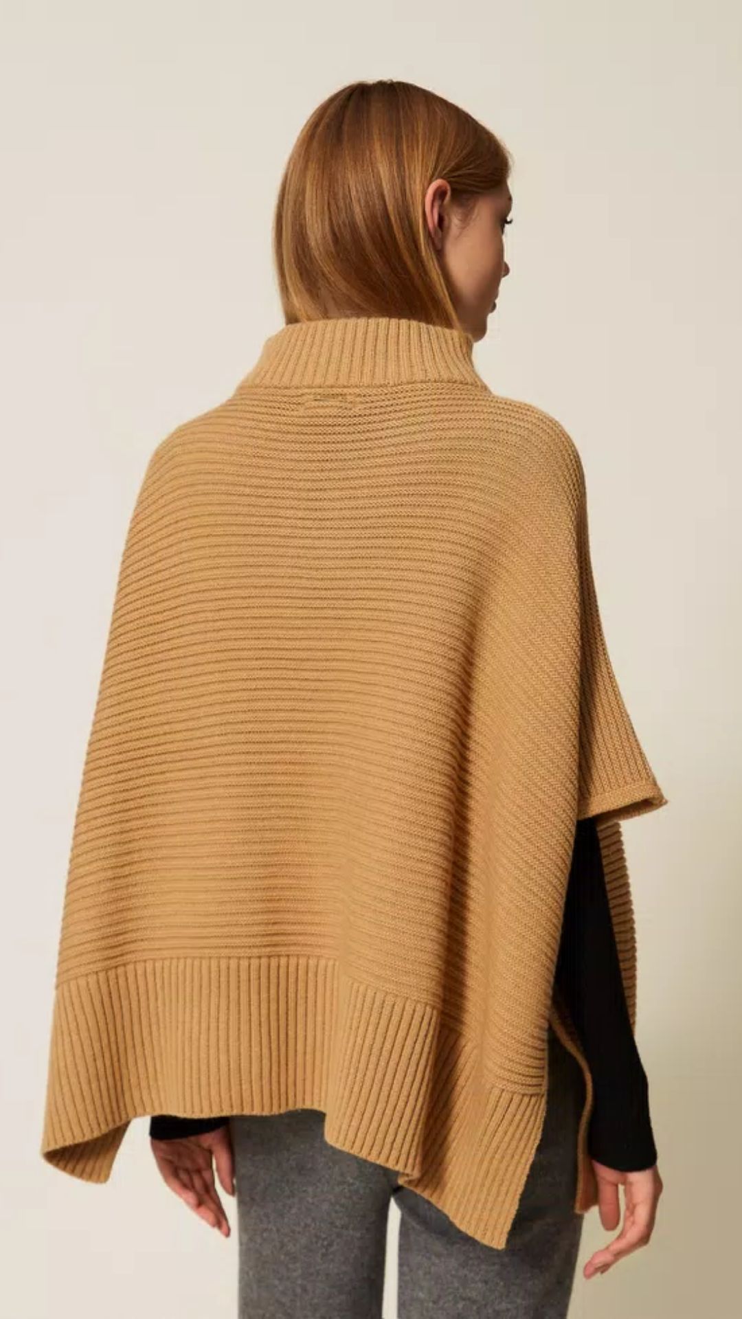 Poncho de punto con cremallera TWINSET Camel